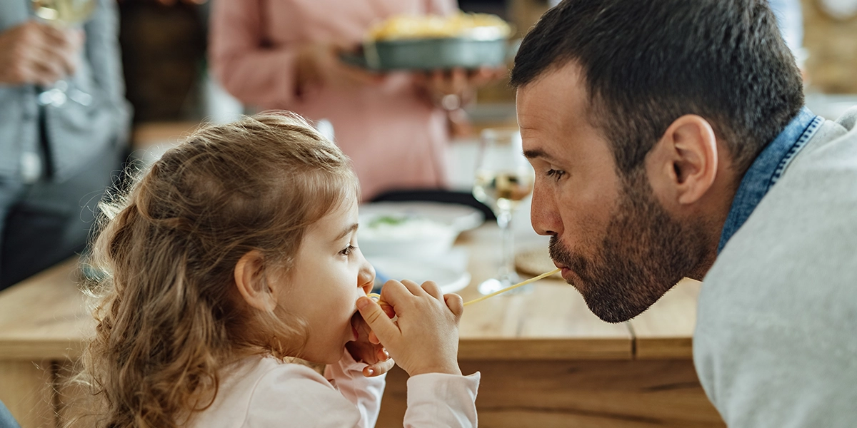 Parent helping to improve child's communication 